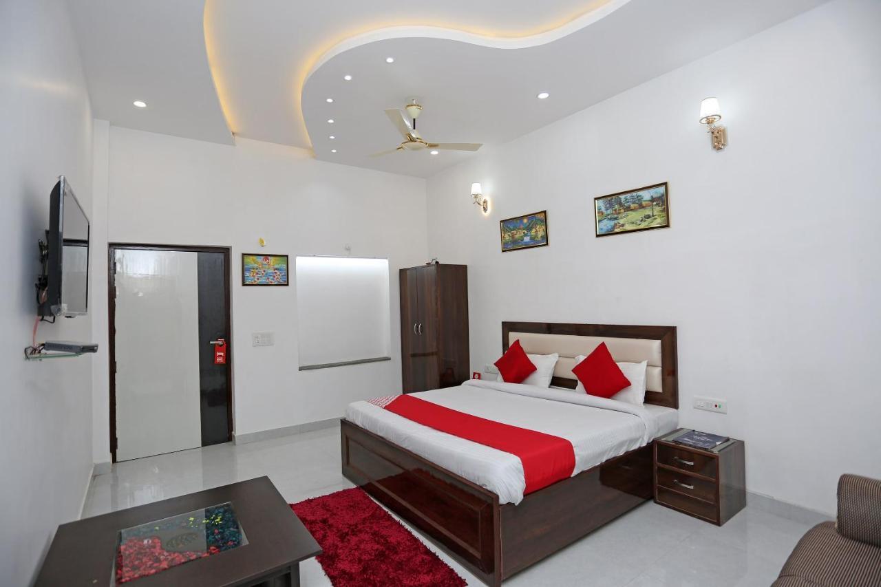 Hotel Rest Palace Agra  Eksteriør billede